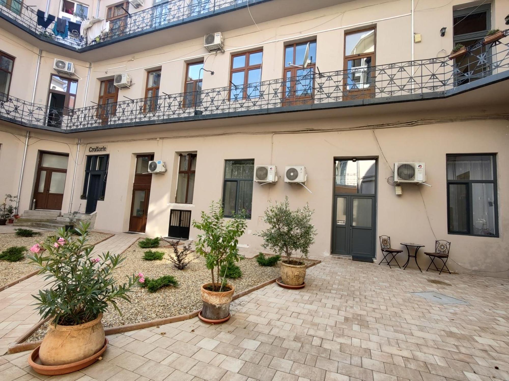 Central Apartment With 2 Bedrooms And 2 Bathrooms Oradea Exterior foto